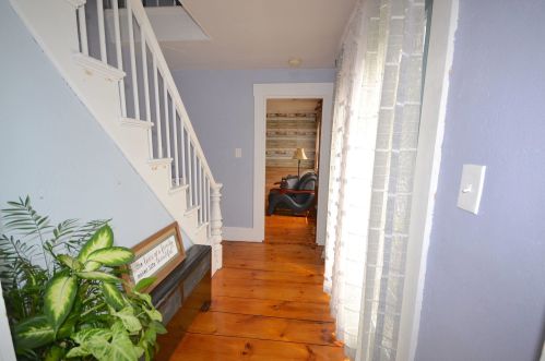 85 Broadway, Derry NH  03038-2019 exterior