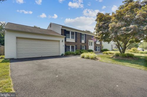 12671 Magna Carta Rd, Herndon, VA 20171-2710