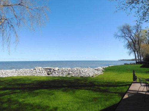 3647 Point Ln, Green Bay, WI 54311-9766