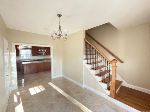 3 Stratford Rd, New Rochelle NY  10804-2519 exterior