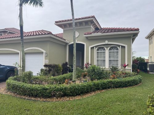 719 Cresta Cir, West Palm Beach, FL 33413-1047