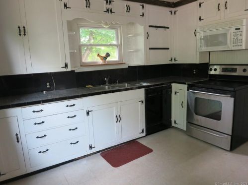 174 Boston Post Rd, Lyme CT  06371-1310 exterior
