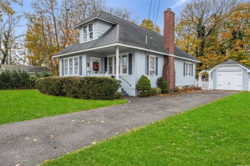 48 Nicoll Ave, Amityville, NY 11701-3018