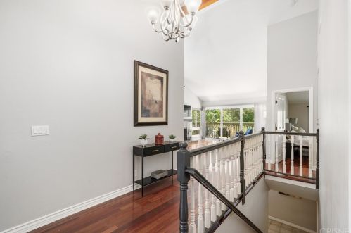 38 Meadowlark Ln, Calabasas CA  91377-1017 exterior