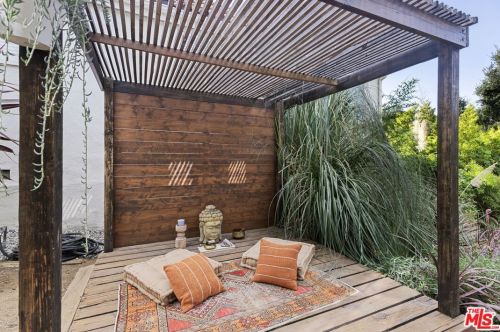 19751 Grand Vw Dr, Topanga CA  90290-3313 exterior