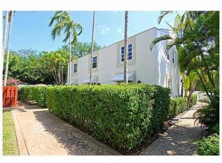 3086 Center St, Miami, FL 33133-8608