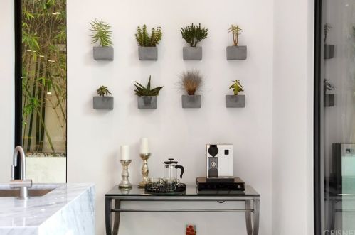 15245 Greenleaf St, Van Nuys CA 91403-4010 exterior