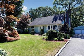48 Abrew St, Bayshore, NY 11706-5002