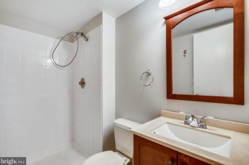 11220 Beaver Trl Ct, Herndon VA  20191-4352 exterior
