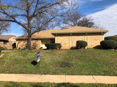 2406 Nettle Ln, Euless TX  76039-8014 exterior