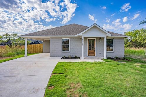 5110 Uvalde Ct, Granbury, TX 76048-6556