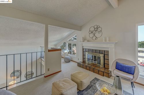 25739 Spring Dr, Hayward CA 94542-1927 exterior