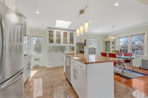 42 Stephen Ave, New Hyde Park NY  11040-3131 exterior