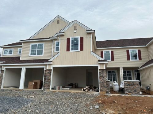 931 Iron Ln, Easton, PA 18040-7207