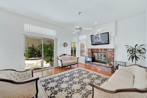 272 Sparrow St, Vacaville CA  95687-7225 exterior