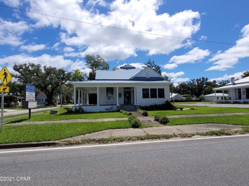 2932 Jefferson St, Marianna, FL 32446-3448