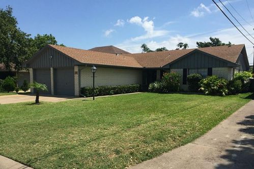 20 Willow Ln, Galveston, TX 77551-1361