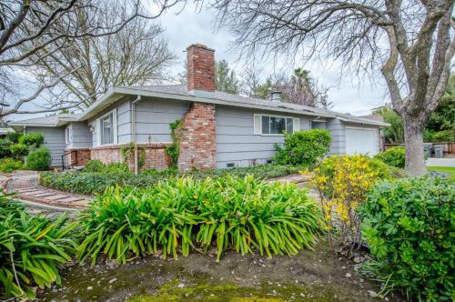 4 Casa Linda Dr, Woodland CA  95695-4612 exterior