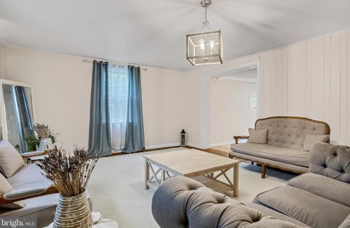 5001 Sunset Dr, Harrisburg PA  17112-2168 exterior