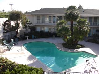 6154 Coldwater Canyon Ave, North Hollywood CA  91606-4347 exterior