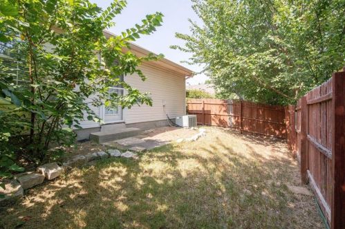 1913 Lee Dr, Denton TX  76209-4789 exterior