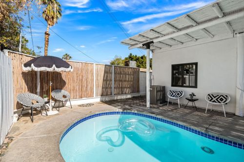 52815 Avenida Alvarado, La Quinta CA  92253-3318 exterior