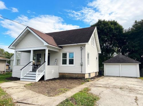 250 Caroline St, Manchester WI  53946-8518 exterior