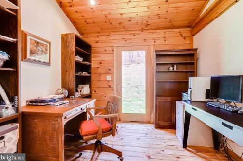 3714 Mountain Rd, Haymarket VA  20169-1739 exterior