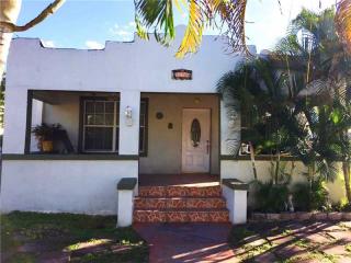 276 31st St, Miami, FL 33127-3738