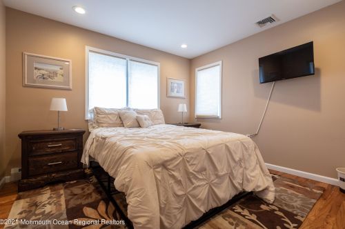 331 Sunset Dr, Pelican Island NJ  08751-2242 exterior