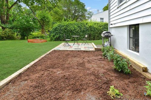 53 Spring Ln, Milford CT  06460-3209 exterior