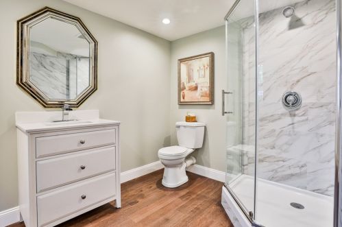 8 Justin Ave, Salem NH  03079-2319 exterior