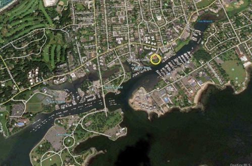 20 Shady Glen Ct, New Rochelle NY  10805-1840 exterior
