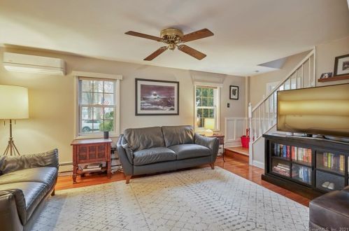 38 Windsor Rd, Stamford CT  06905-4241 exterior