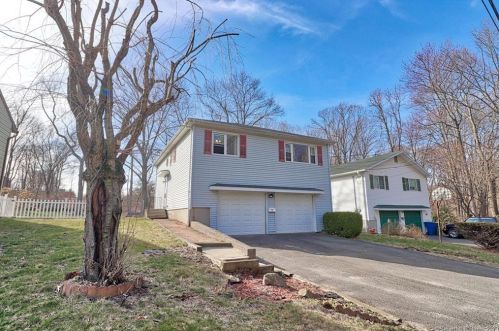 302 Berkeley Ave, Waterbury, CT 06704-3853