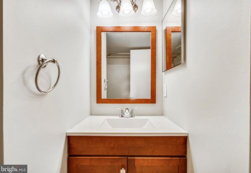 11220 Beaver Trl Ct, Herndon VA  20191-4352 exterior