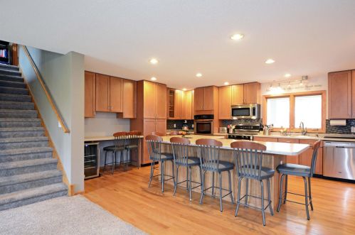 5 Colonial Cir, Minneapolis, MN 55441-4907