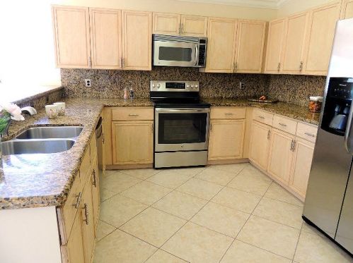 8901 Odell Dr, Boynton Beach, FL 33472-5101