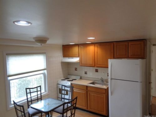 857 Sherman Ave, Thornwood NY  10594-1434 exterior