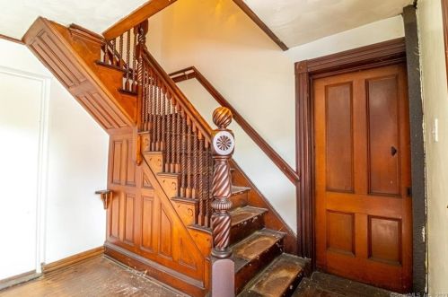 28 Oak St, Norwich CT  06360-5111 exterior