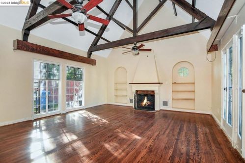 2 Sycamore Ct, West Pittsburg CA  94565-1633 exterior
