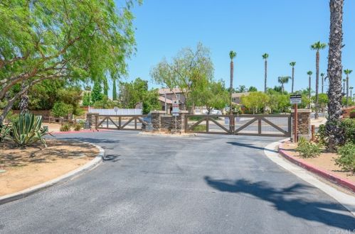 12607 Orangeblossom Ln, Riverside CA  92503-7059 exterior