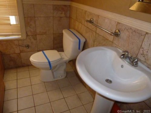 25 Deforest Ave, Bridgeport CT  06607-2412 exterior