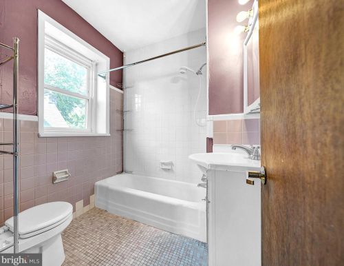 7814 Ardleigh St, Philadelphia PA 19118-4402 exterior