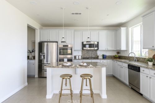 34337 Heather Ridge Ct, Lake Elsinore CA  92532-2924 exterior