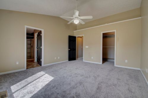 1733 Greatwood Dr, Florence KY  41042-8121 exterior