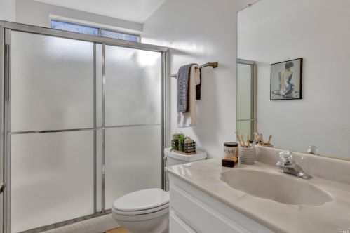 434 Brentwood Dr, Benicia CA  94510-1437 exterior