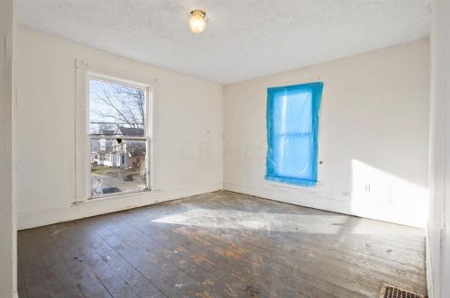 228 Oakland Sq, Bellefontaine OH  43311-2143 exterior