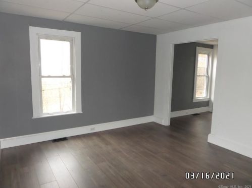 71 Oak St, Waterbury CT  06705-1126 exterior