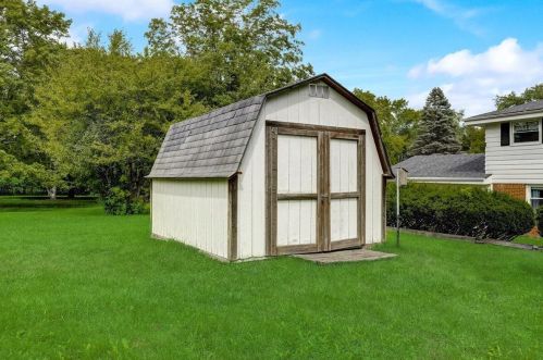 11315 Glenbrook Ln, Thiensville WI  53092-3113 exterior